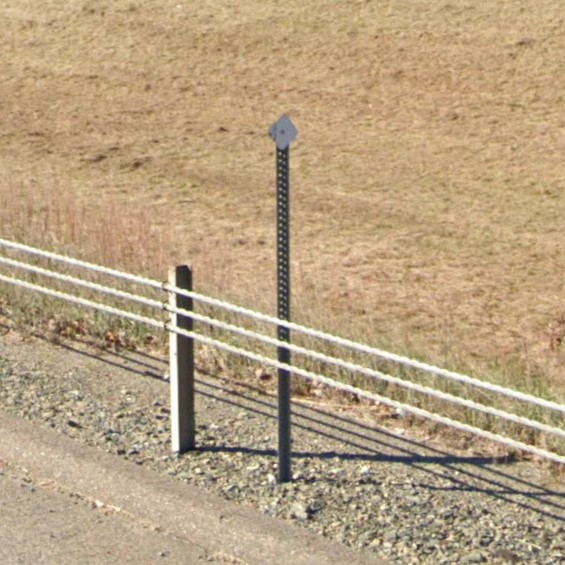 Connecticut w bollard