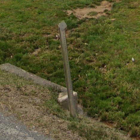 West Virginia w bollard
