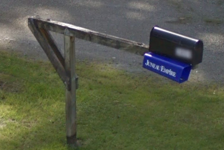 Suburban mailbox structure