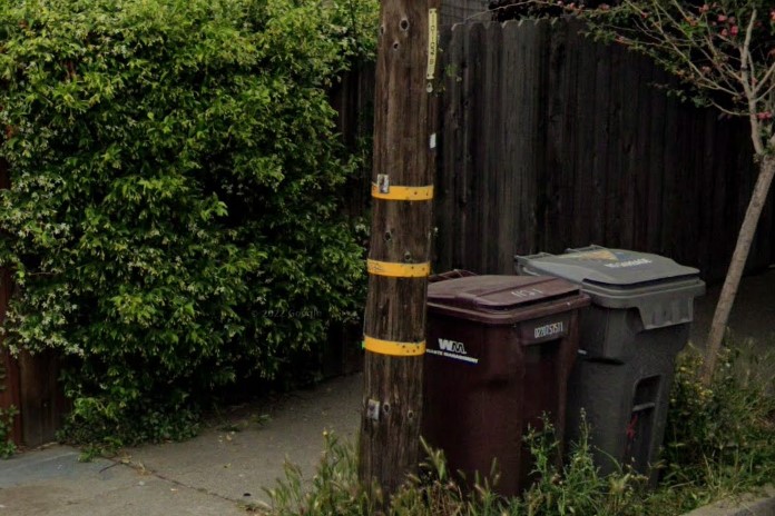 yellow stripes on utility poles