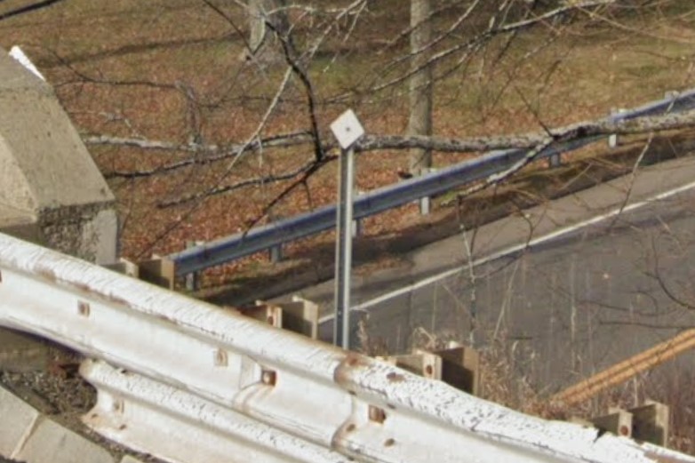 White diamond bollard