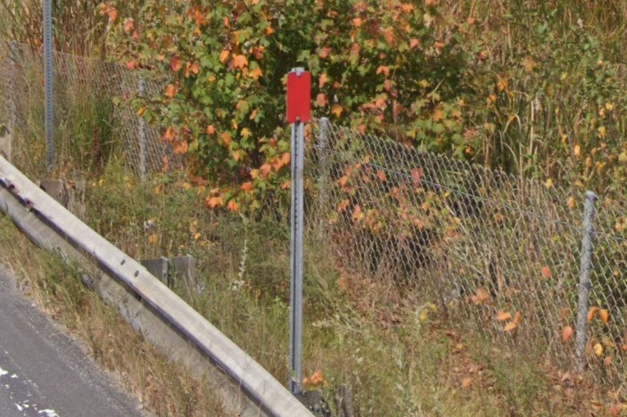 Red bollard at guardrail start