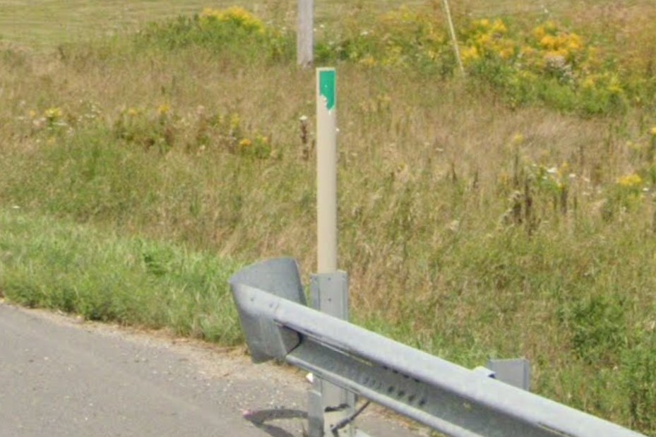 ME green bollard