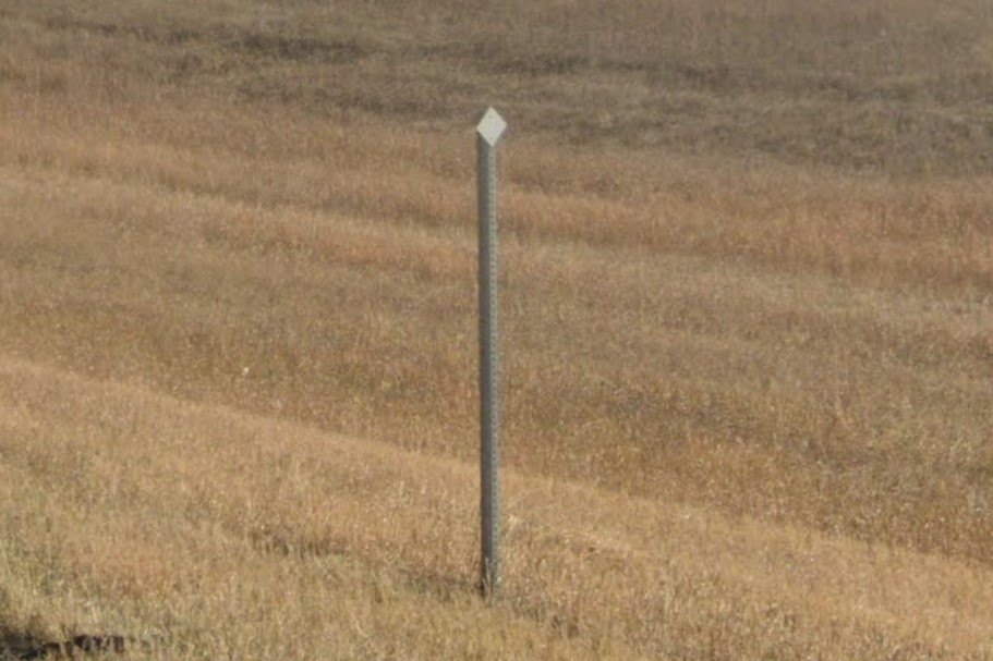 North Dakota w bollard