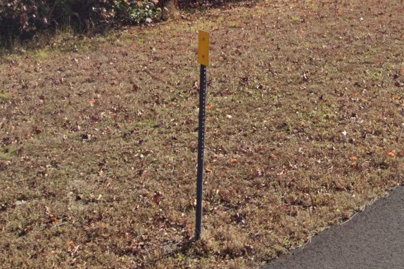 Expressway bollards