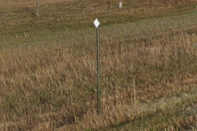 White diamond bollard