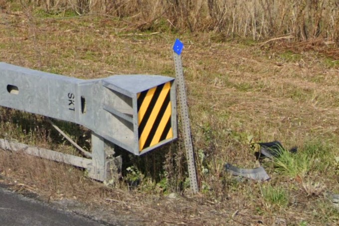 VT blue bollard