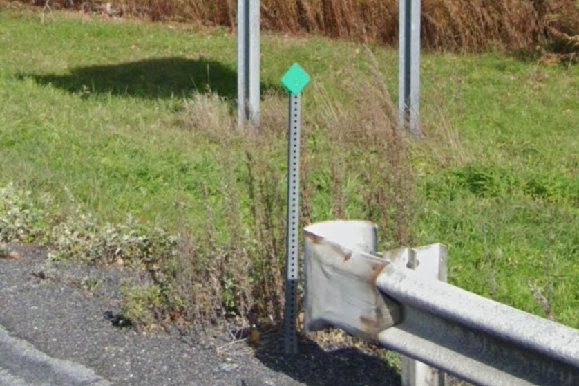 VT green bollard